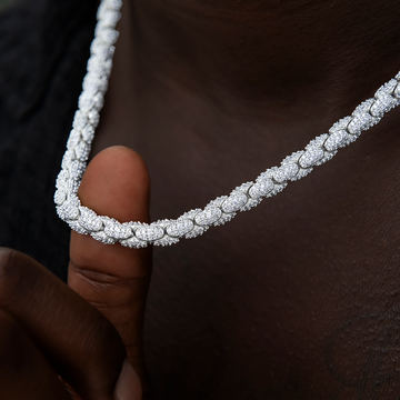 Cadena de eslabones de serpiente Diamond Pave en oro blanco de 6 mm