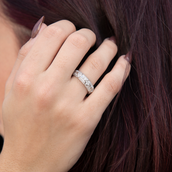 Anillo GLD con bisel de estrella en vermeil de oro blanco