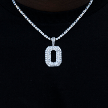 Dijes de números con pavé en oro blanco