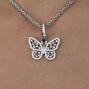 Colgante con dije de mariposa de diamantes de oro blanco con cierre de pinza