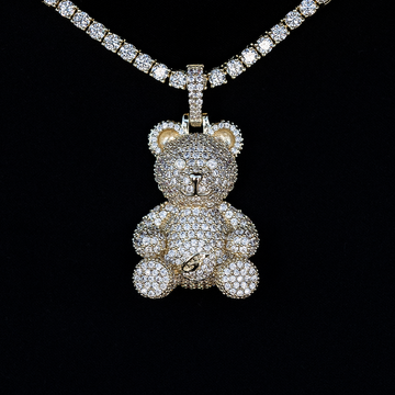 Dije de oso de peluche helado en oro amarillo