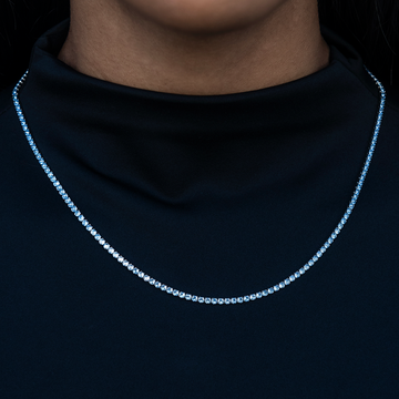 Collar de tenis de microdiamantes y topacio azul en oro blanco