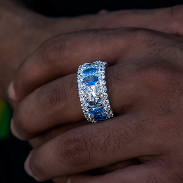 Anillo apilado de oro blanco vermeil con diamantes multicolor y azules