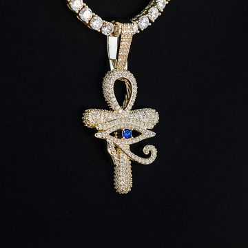 Colgante grande de oro amarillo con ankh de Ojo de Horus de diamante