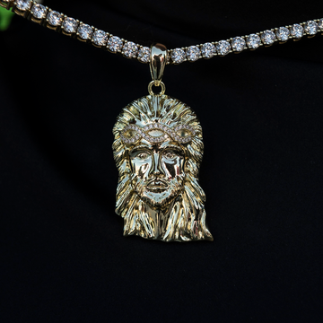 Colgante grande de retrato de Jesús con corona de diamantes en oro amarillo