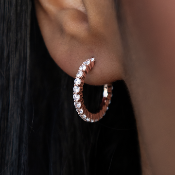 Aretes de aro Eternity en oro rosado de 2 mm
