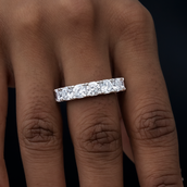 Anillo de banda de eternidad de 5 mm en vermeil de oro blanco