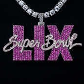 Colgante oficial NFL Super Bowl LIX con logotipo rosa en oro blanco