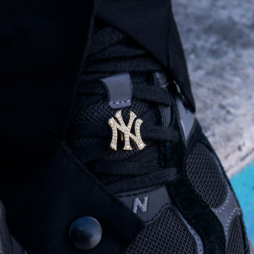 New York Yankees Iced Shoelace Charm - Yellow Gold
