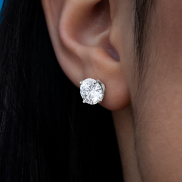 Pendientes de botón de moissanita de corte redondo de 8 mm en plata de ley