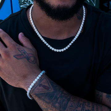 Paquete de cadena y pulsera de tenis microagrupadas en oro blanco