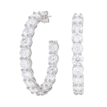 Pendientes de aro de eternidad de moissanita de 4 mm en vermeil de oro blanco