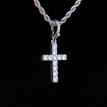 Colgante con clip de cruz de diamantes en oro blanco