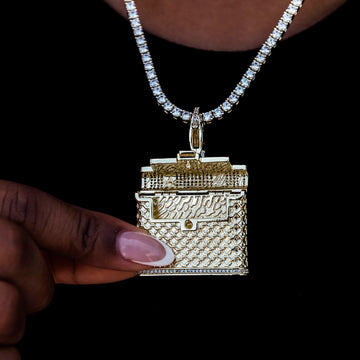 Colgante con clip para bolso con incrustaciones en oro amarillo