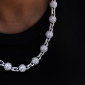 Collar de bola helada de 12 MM en oro blanco