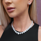 Set de pendientes y collar con diseño de racimo de corazón de diamante