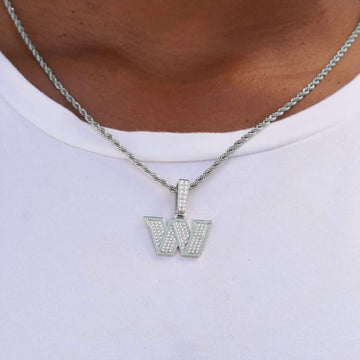 Colgante oficial con el micrologo de los Washington Commanders de la NFL en oro blanco