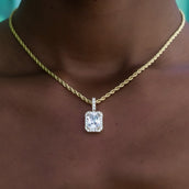 Colgante de micropiedra de diamante en oro amarillo