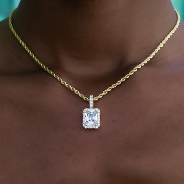 Colgante de micropiedra de diamante en oro amarillo