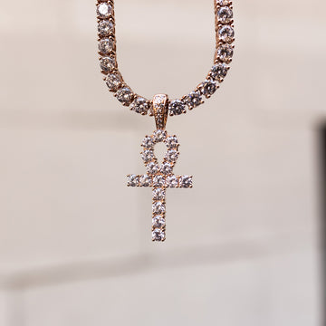 Colgante Cruz Ankh con Circonitas en Oro Rosa