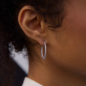 Pendientes de aro pequeños eternos de oro blanco macizo de 14k en oro blanco con diamantes VS