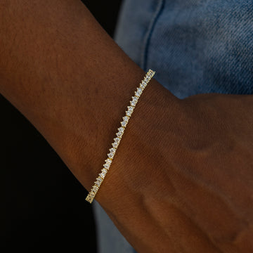 Pulsera de tenis de oro de 3 puntas - 2 mm