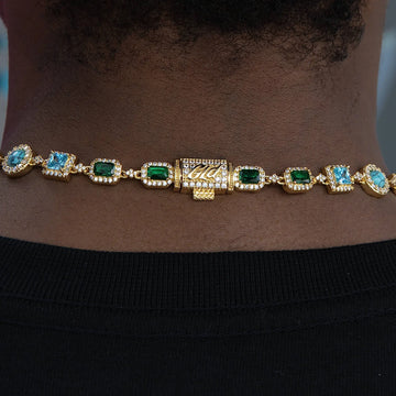 Collar de cadena de rosario de perlas y piedras preciosas de colores en oro amarillo