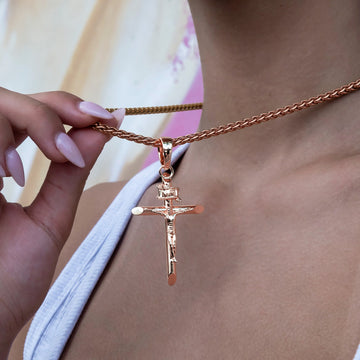 Colgante de cruz crucifijo grande de oro rosa