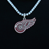 Colgante oficial del logotipo de los Detroit Red Wings de la NHL en oro blanco