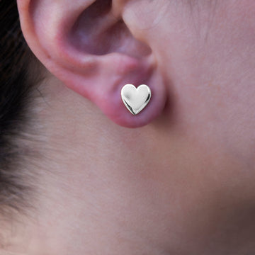 Aretes de Corazón Sencillos de Oro Blanco