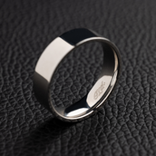 Anillo de banda plana en oro blanco