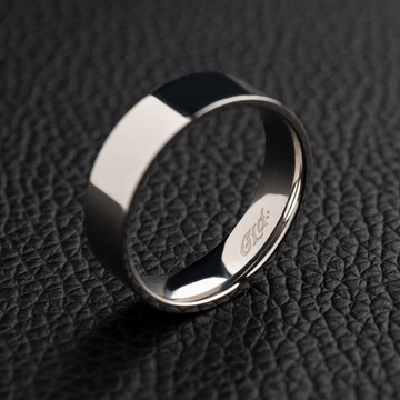 Anillo de banda plana en oro blanco