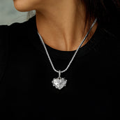 Colgante de corazón en oro blanco con estrella de diamante GLD