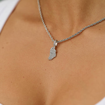 Colgante micro alas de ángel heladas en oro blanco