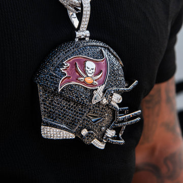 Dije gigante del casco oficial de la NFL de los Tampa Bay Buccaneers