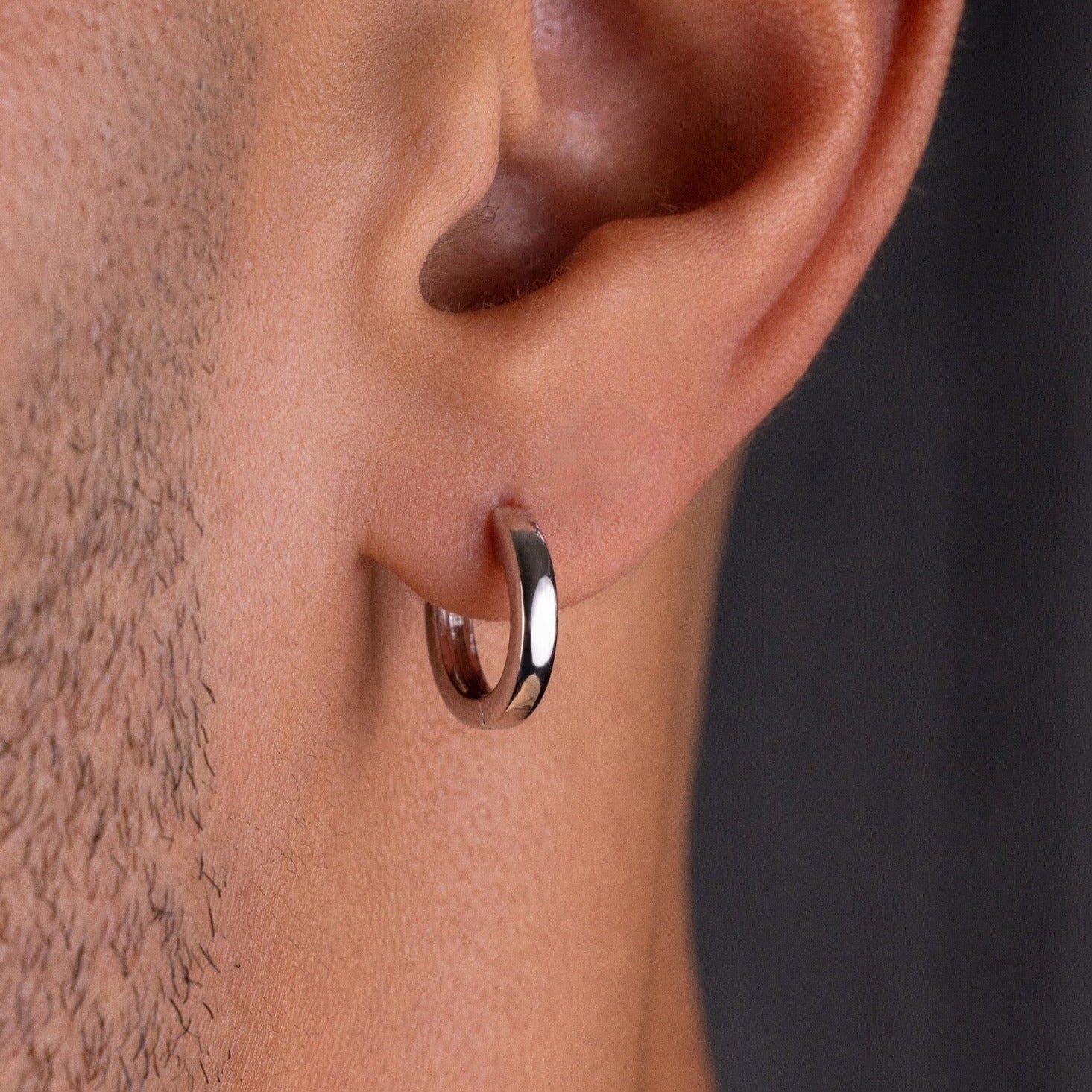 Polished Round Hoop Earrings in White Gold – The GLD Shop