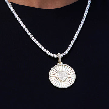 Dije de moneda corazón helado en oro amarillo