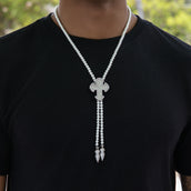 Collar de cadena bolo de perlas cruzadas con circonitas en oro blanco