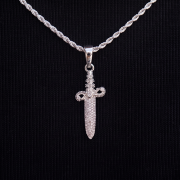 Paquete de dije de cuchillo con diamantes y cadena de cuerda de 2 mm en oro blanco