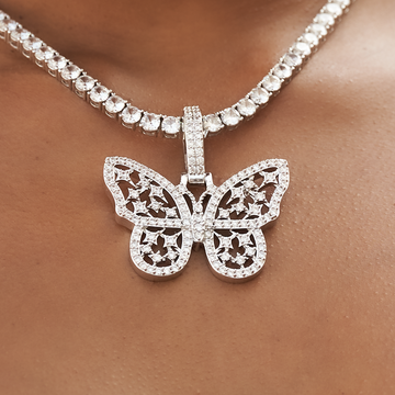 Colgante de mariposa grande helado