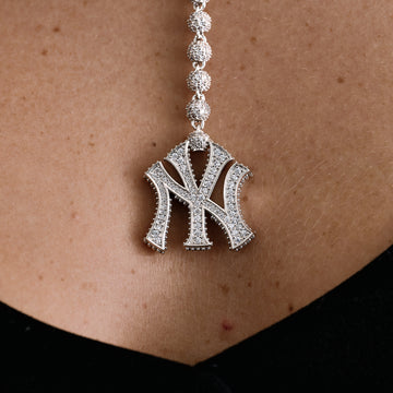 Collar de tipo Lariat oficial de los New York Yankees de la MLB en oro blanco