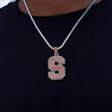 Colgante oficial con el logo de la NCAA de la Universidad de Syracuse en oro blanco