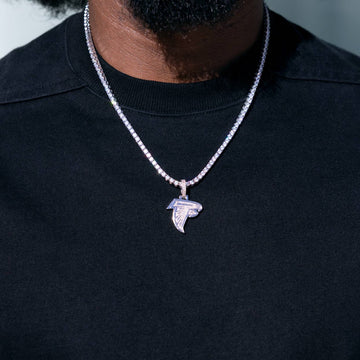 Colgante Micro del logotipo oficial de los Atlanta Falcons de la NFL en oro blanco