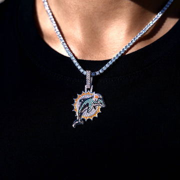Colgante con el logotipo vintage oficial de los Miami Dolphins de la NFL en oro blanco