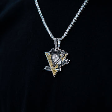 Colgante con el logo oficial de los Pittsburgh Penguins de la NHL en oro blanco