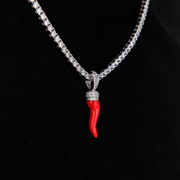 Colgante de cuerno italiano rojo helado en oro blanco