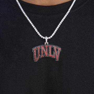 Colgante oficial del logo de la NCAA de la Universidad de Nevada Las Vegas en oro blanco