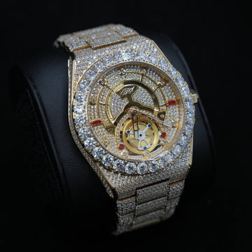 Alpha Era® de 42 mm completamente helado con acento rubí en oro