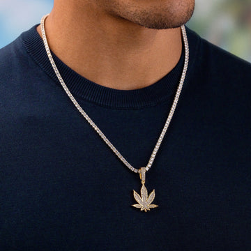 Colgante Hoja de Marihuana con Diamantes en Oro Amarillo