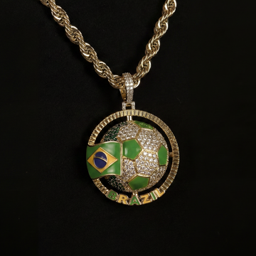 Dije de globo terráqueo giratorio con bandera de Brasil y diamantes en oro amarillo